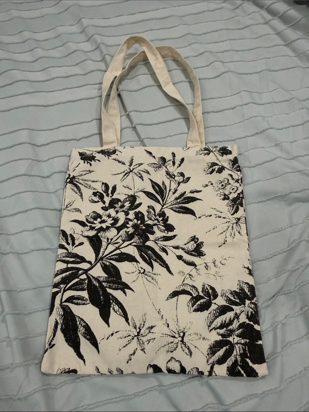 Gucci Black and White Floral Canvas Tote - Picture 2 of 4